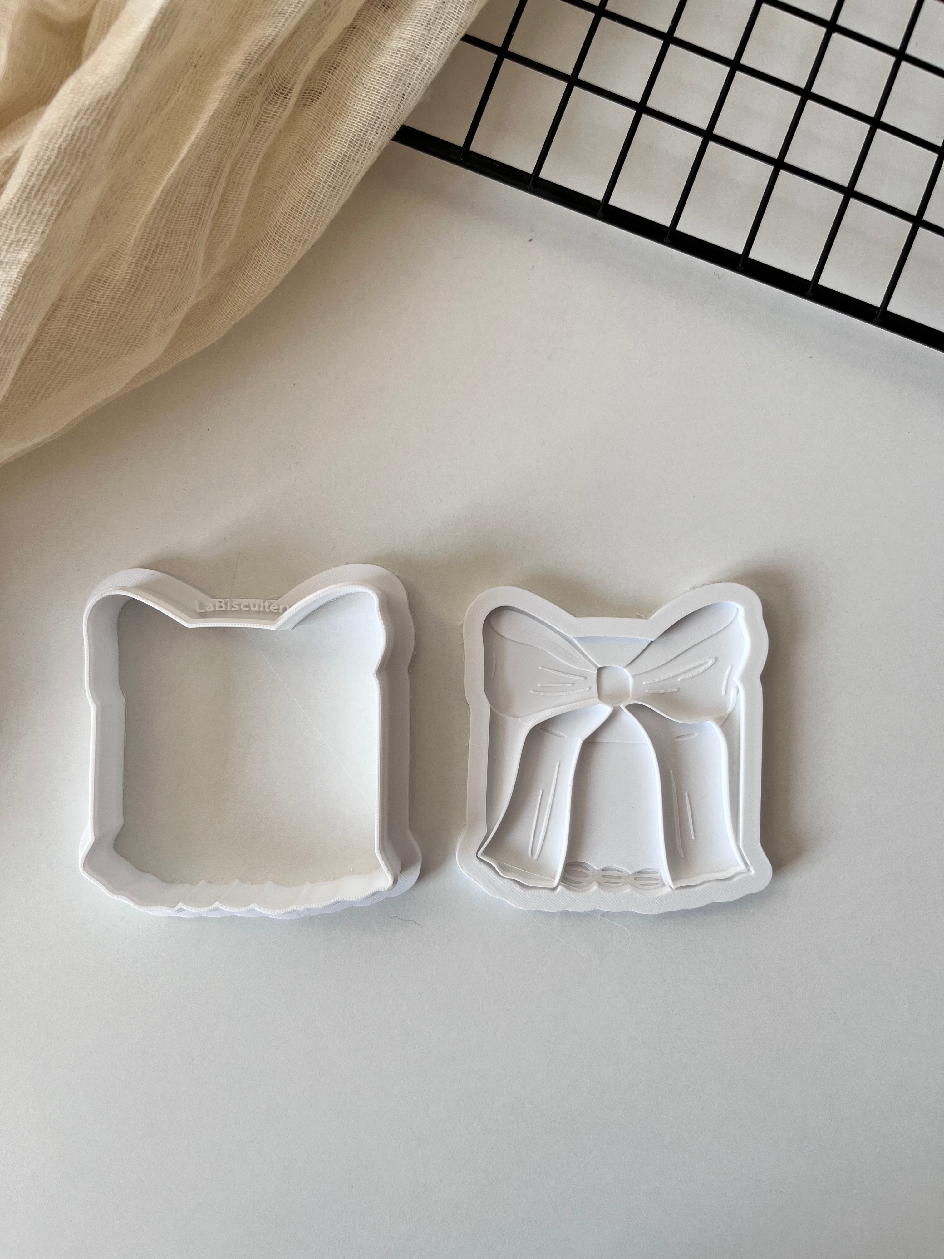 Gâteau de mariage avec ruban